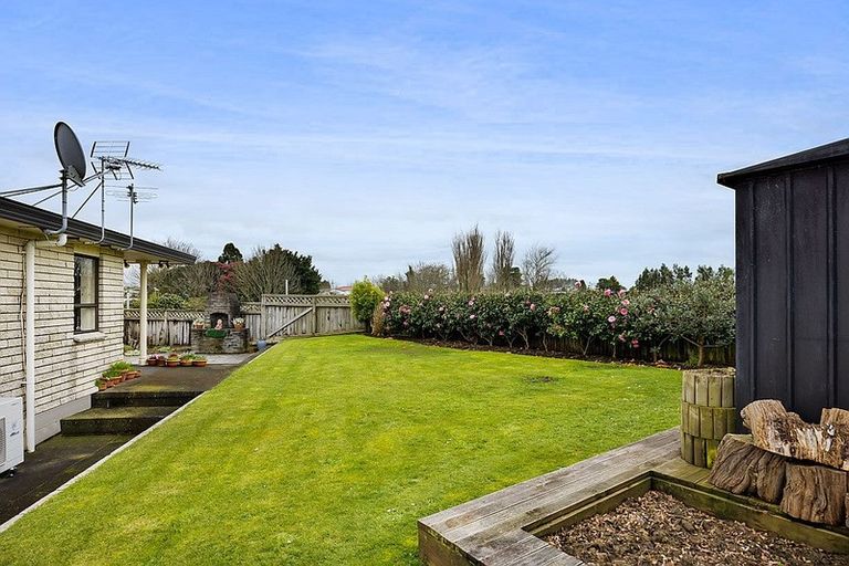 Photo of property in 20 Chartwell Drive, Eltham, 4322