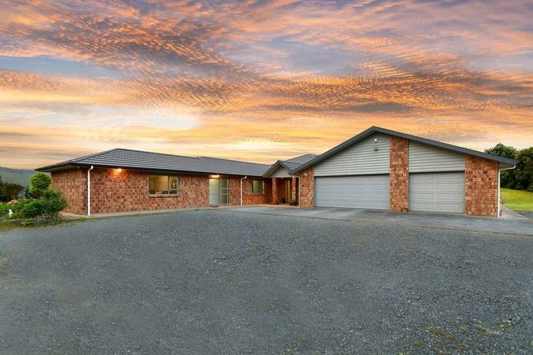 Photo of property in 50 Bing Lucas Drive, Tawa, Wellington, 5028