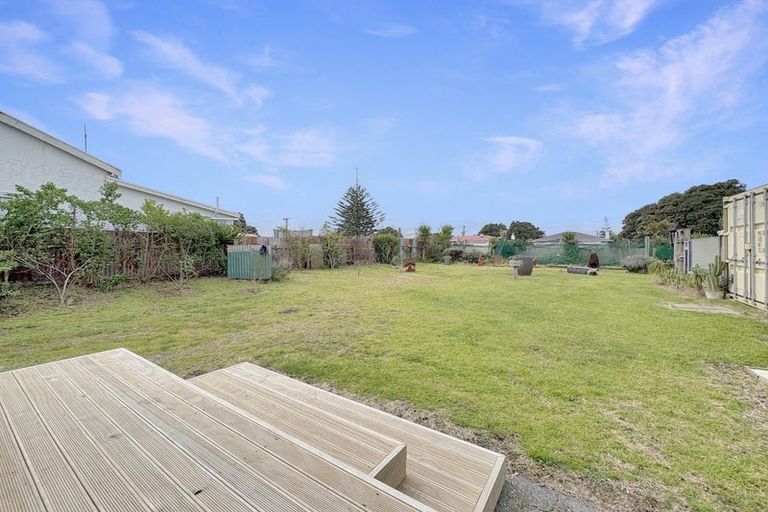 Photo of property in 14 Egmont Street, Castlecliff, Whanganui, 4501