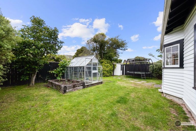 Photo of property in 28 Ludlam Crescent, Woburn, Lower Hutt, 5010