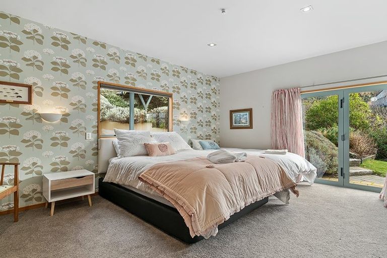 Photo of property in 15 Morrows Mead, Wanaka, 9305