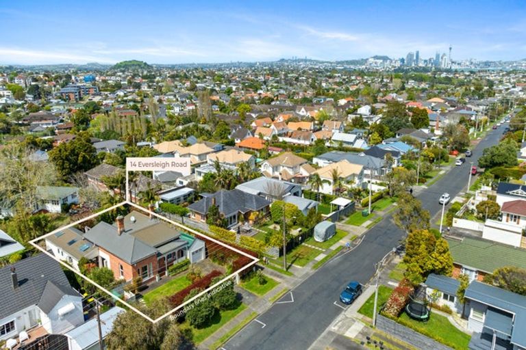 Photo of property in 14 Eversleigh Road, Belmont, Auckland, 0622