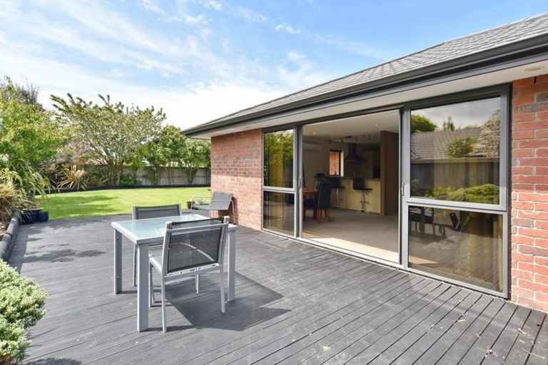 Photo of property in 12 Taunton Place, Rangiora, 7400