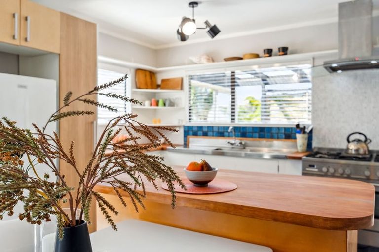 Photo of property in 38 Hicks Crescent, Waikanae Beach, Waikanae, 5036