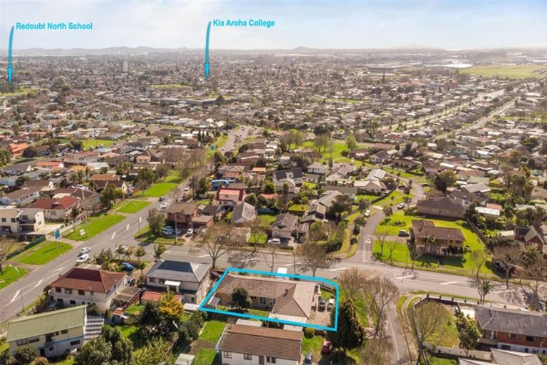 Photo of property in 2/1 Rakaia Rise, Clover Park, Auckland, 2019