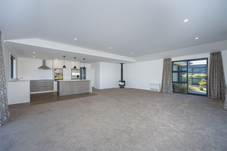 Photo of property in 16 Makomako Road, Wanaka, 9305