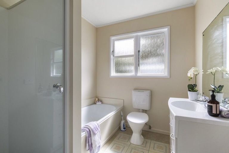 Photo of property in 21 Akaroa Drive, Maupuia, Wellington, 6022