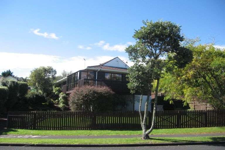 Photo of property in 11 Lewisham Street, Highland Park, Auckland, 2010