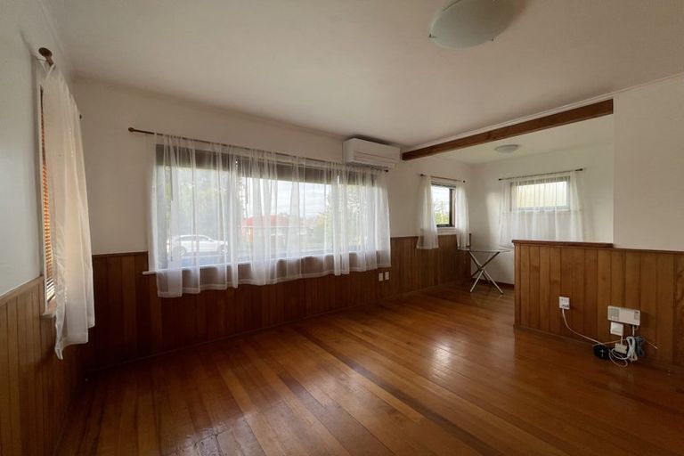 Photo of property in 7 Tiki Street, New Lynn, Auckland, 0600