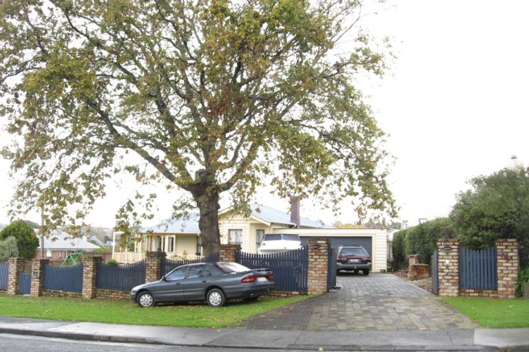 Photo of property in 71 Beach Road, Mellons Bay, Auckland, 2014