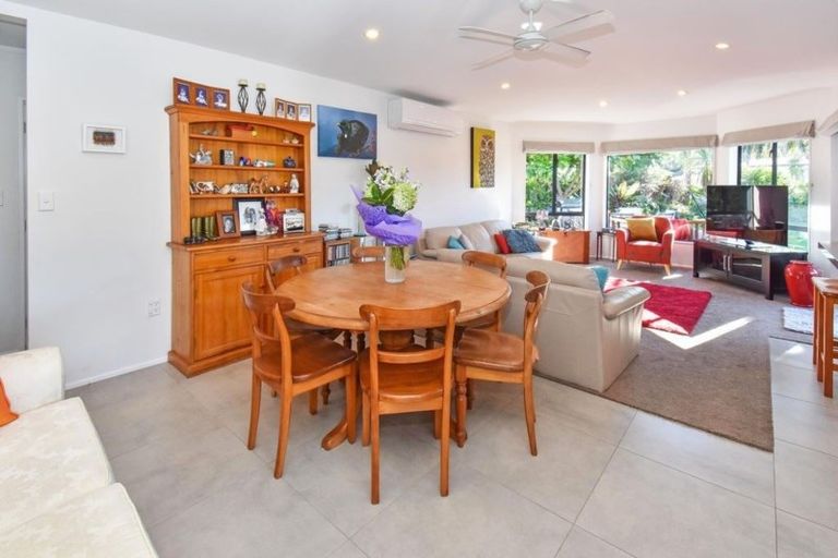 Photo of property in 20 Seaway Road, Clarks Beach, 2122