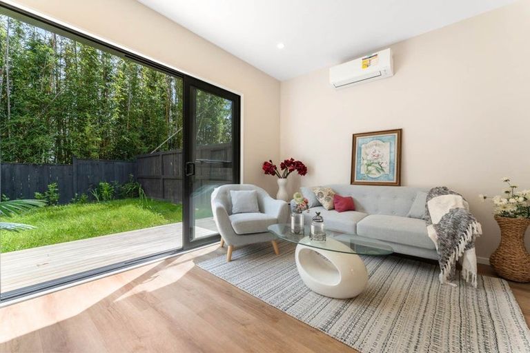 Photo of property in 7 Don Oliver Lane, Glen Eden, 0602