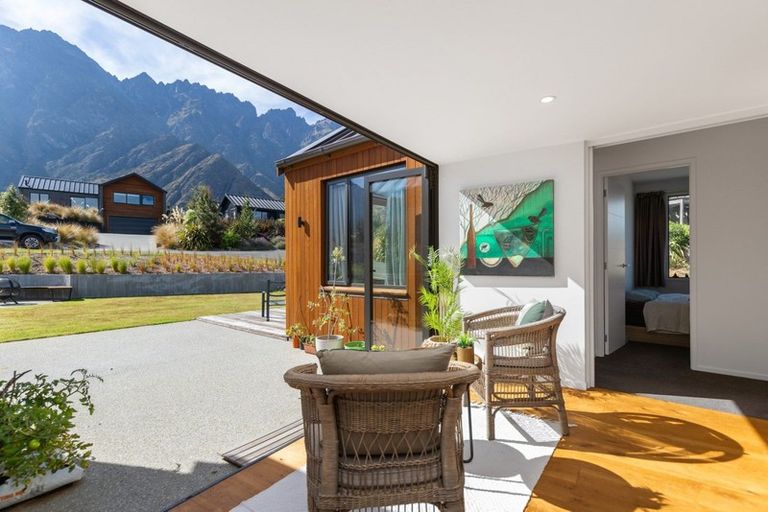 Photo of property in 19 Hackett Road, Jacks Point, Queenstown, 9371
