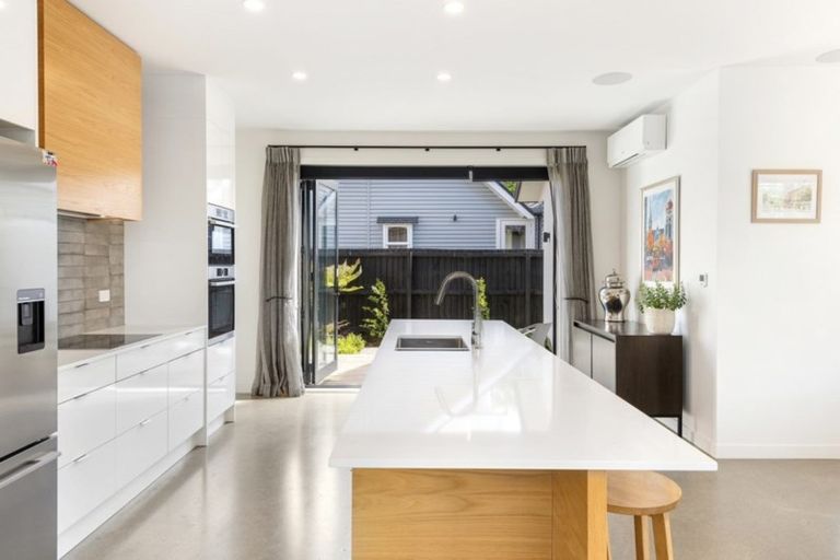 Photo of property in 10 Mays Road, St Albans, Christchurch, 8052