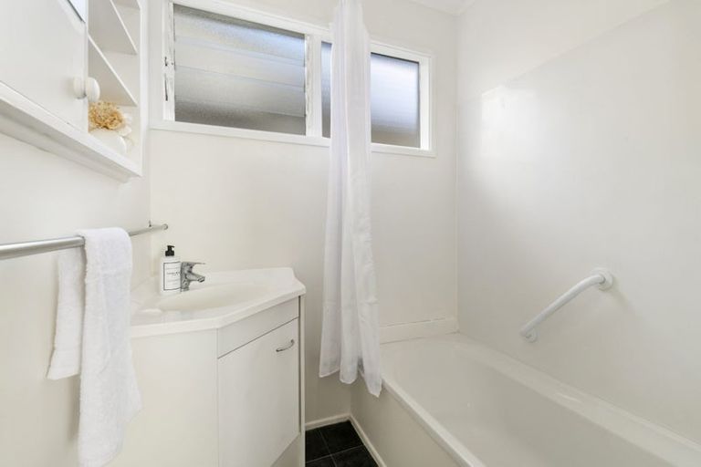 Photo of property in 2 Francis Street, Hauraki, Auckland, 0622