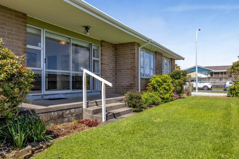 Photo of property in 37 Clifton Drive, Waitara, 4320