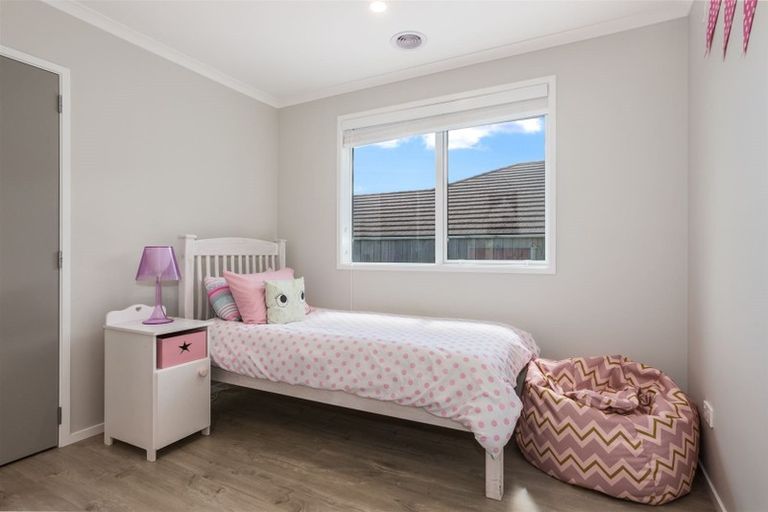 Photo of property in 3 Weatherdeck Close, Whitby, Porirua, 5024