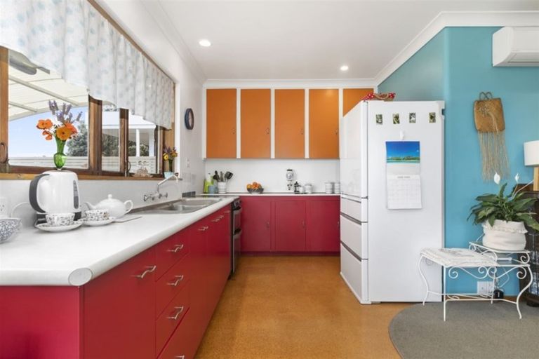 Photo of property in 81 Omokoroa Road, Omokoroa, 3114