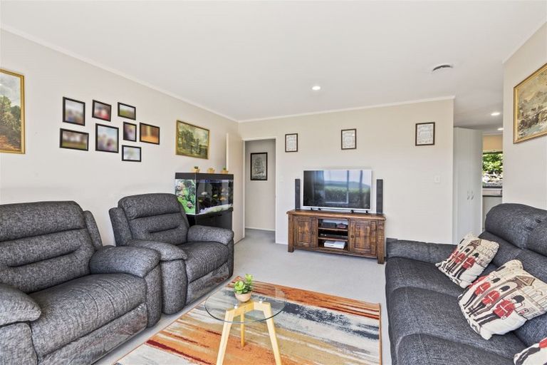 Photo of property in 10 Ryden Place, Glen Eden, Auckland, 0602
