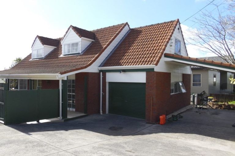 Photo of property in 1/150 Luckens Road, West Harbour, Auckland, 0618