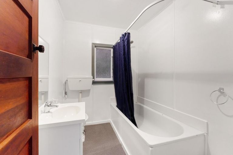 Photo of property in 54 Milton Terrace, Picton, 7220