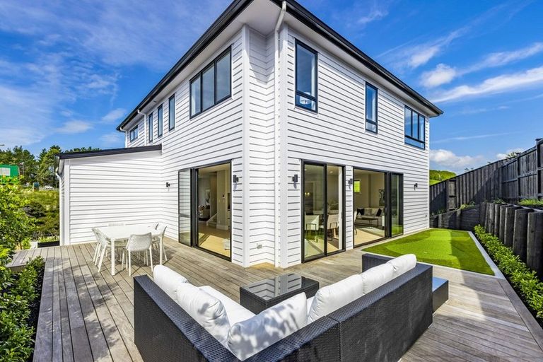 Photo of property in 65 Rathmullen Place, Pinehill, Auckland, 0632