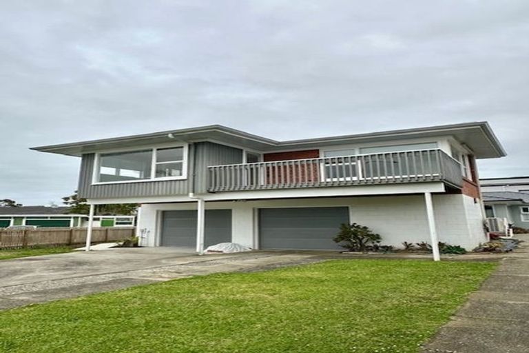 Photo of property in 1/42 Evelyn Place, Hillcrest, Auckland, 0627