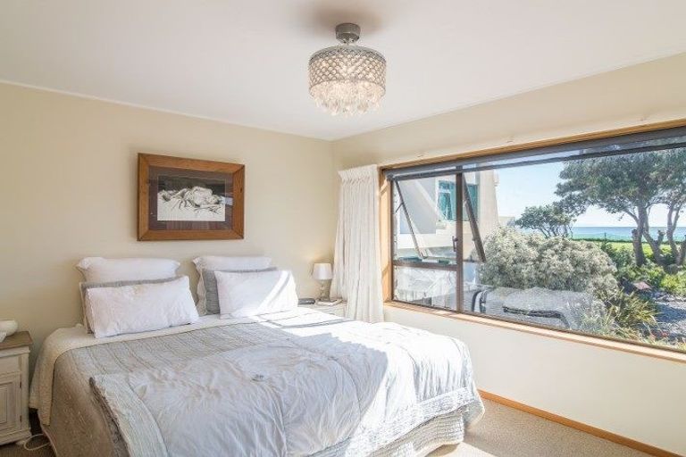 Photo of property in 82 Marine Parade, Paraparaumu Beach, Paraparaumu, 5032