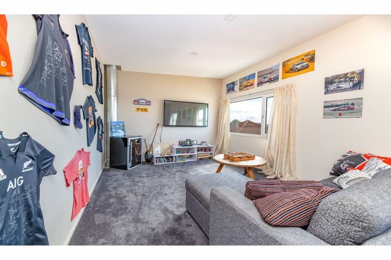 Photo of property in 49 Orlando Crescent, Waimairi Beach, Christchurch, 8083
