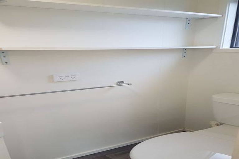 Photo of property in 5 Holgate Avenue, Herald Island, Auckland, 0618