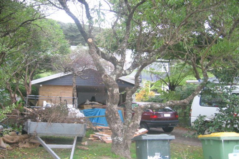 Photo of property in 124 Cheviot Road, Lowry Bay, Lower Hutt, 5013
