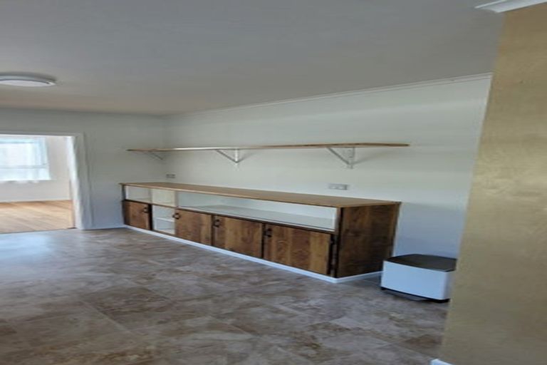 Photo of property in 8 Kitchener Terrace, Moturoa, New Plymouth, 4310