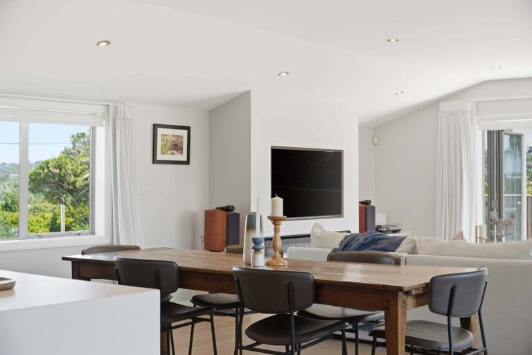 Photo of property in 31 Beechwood Road, Rothesay Bay, Auckland, 0630