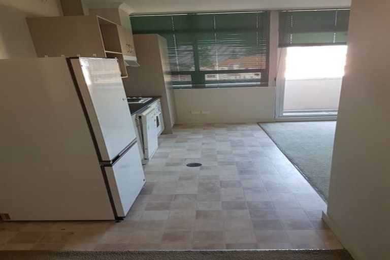 Photo of property in Mclean Towers, 2f/3 Shakespeare Road, Napier South, Napier, 4110