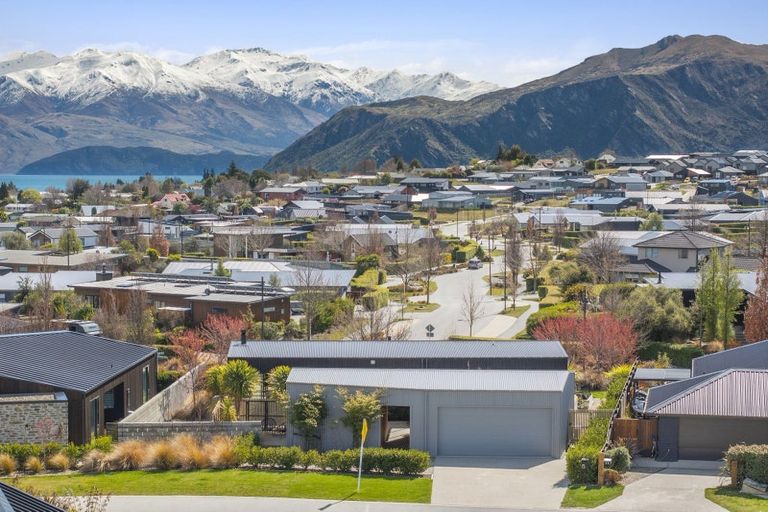 Photo of property in 15 Kereru Crescent, Wanaka, 9305