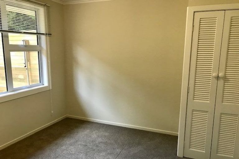 Photo of property in 1/1 Bronwyn Place, Torbay, Auckland, 0630