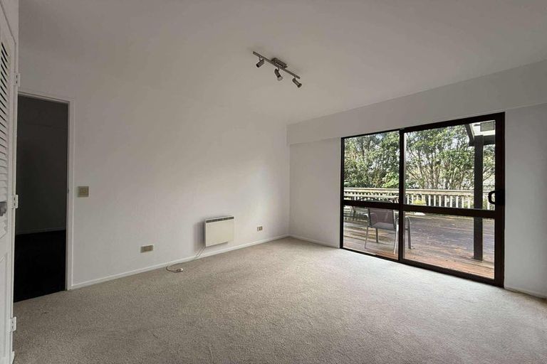 Photo of property in 27 Rembrandt Avenue, Tawa, Wellington, 5028