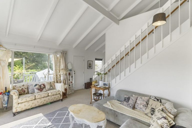 Photo of property in 2/32 Knightsbridge Drive, Forrest Hill, Auckland, 0620