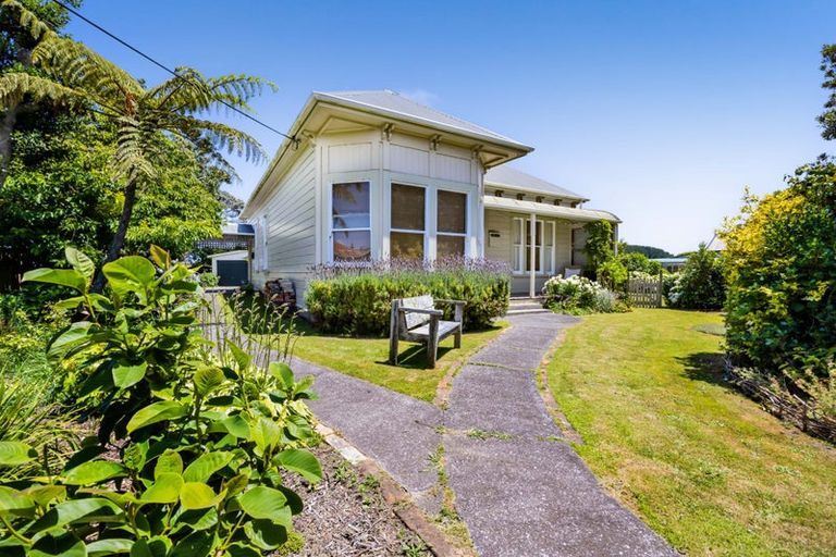 Photo of property in 207 Egmont Street, Patea, 4520