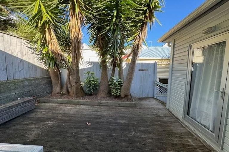 Photo of property in 41 Brougham Street, Mount Victoria, Wellington, 6011