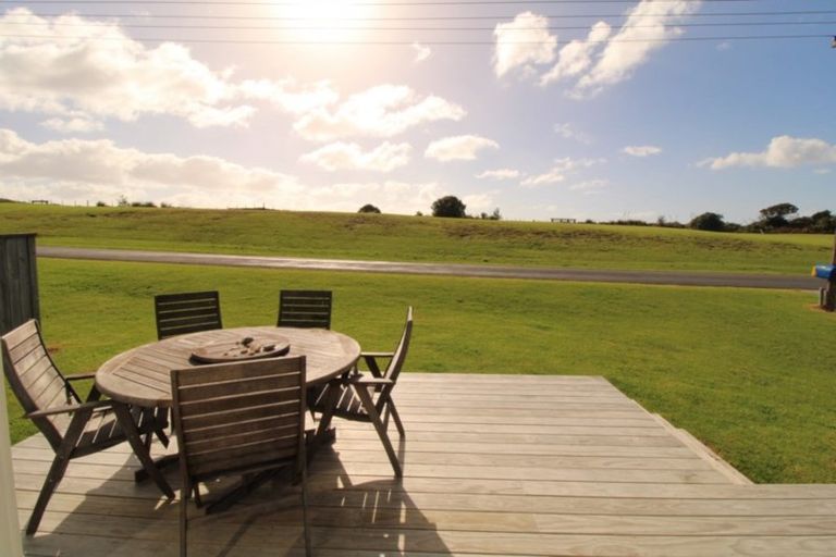 Photo of property in 37 Bluff Road, Kuaotunu West, Whitianga, 3592