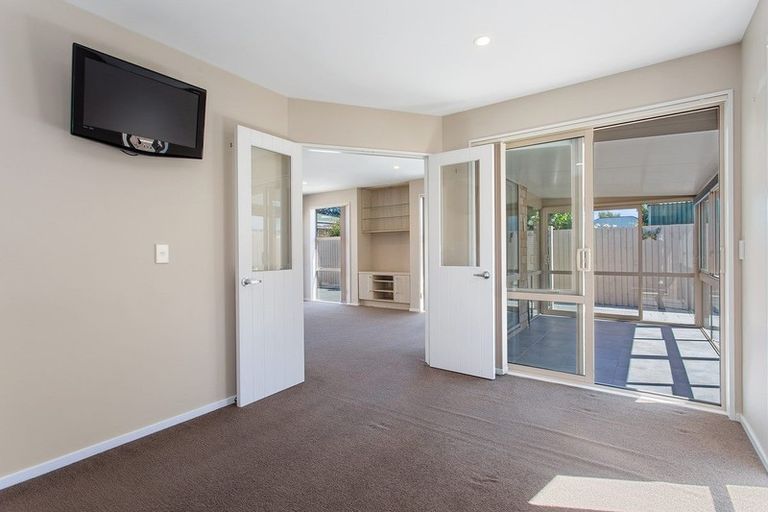 Photo of property in 3/44 Sawyers Arms Road, Northcote, Christchurch, 8052
