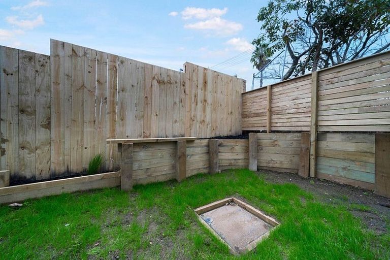 Photo of property in 8/1 Waters Place, New Lynn, Auckland, 0600