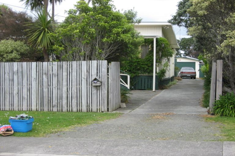 Photo of property in 1417 Whangaparaoa Road, Army Bay, Whangaparaoa, 0930