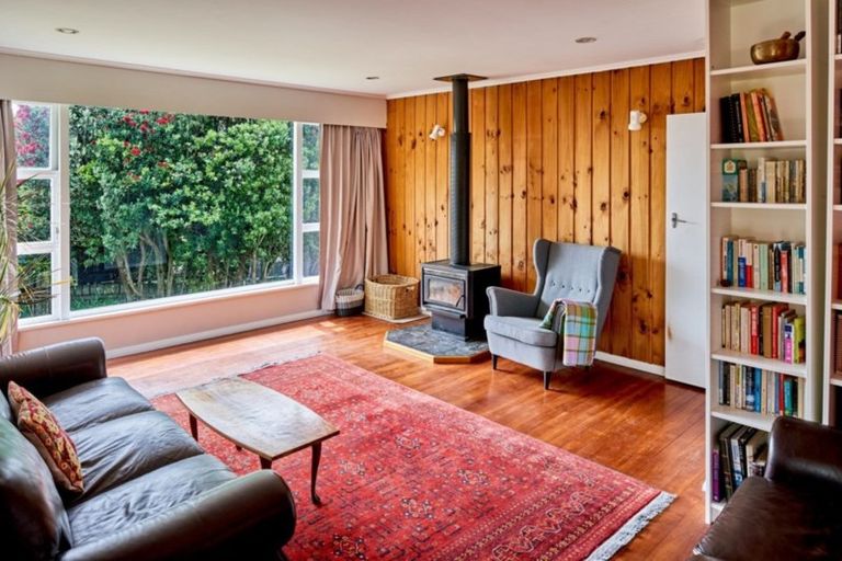 Photo of property in 10 Kapekape Place, Pukerua Bay, 5026