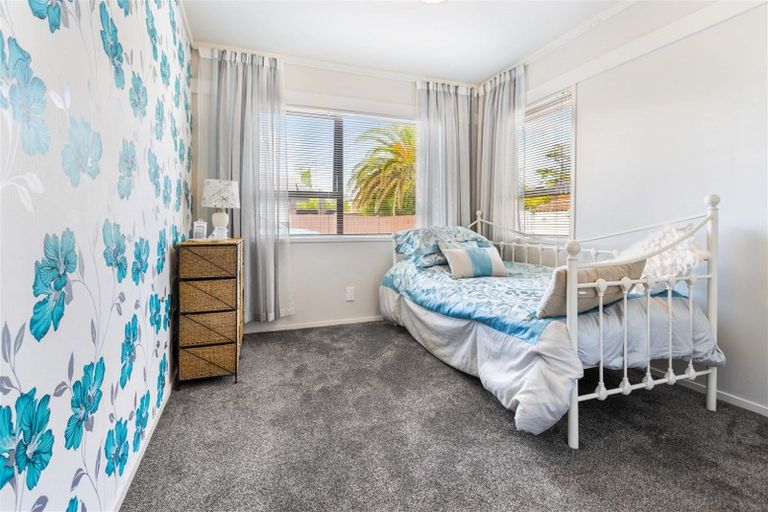 Photo of property in 3/133 Parrs Cross Road, Glen Eden, Auckland, 0612