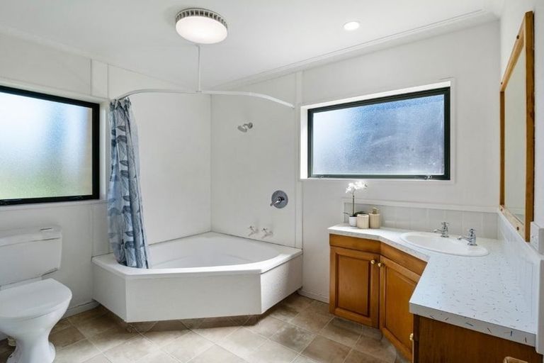 Photo of property in 32 Marine Parade, Mount Maunganui, 3116
