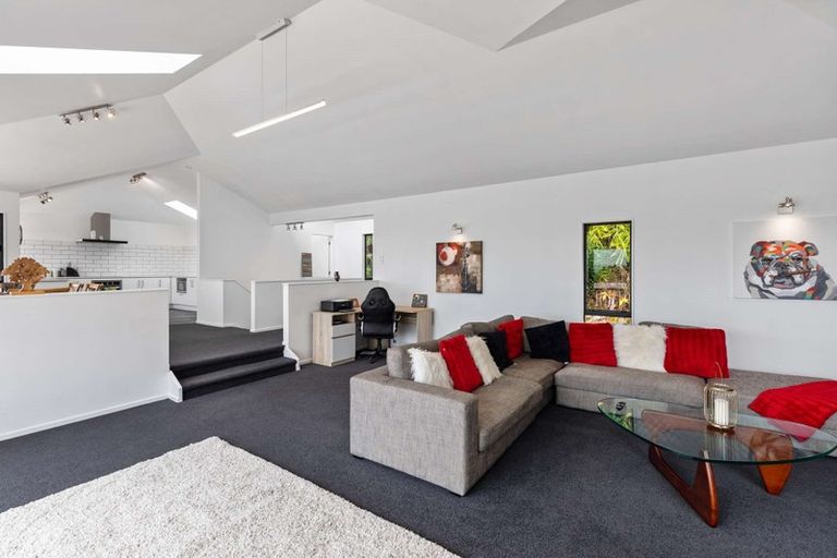 Photo of property in 292 Forest Hill Road, Waiatarua, Auckland, 0612