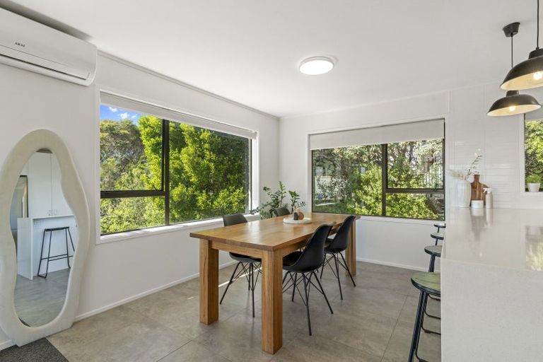 Photo of property in 1/39 Sunset Road, Totara Vale, Auckland, 0632