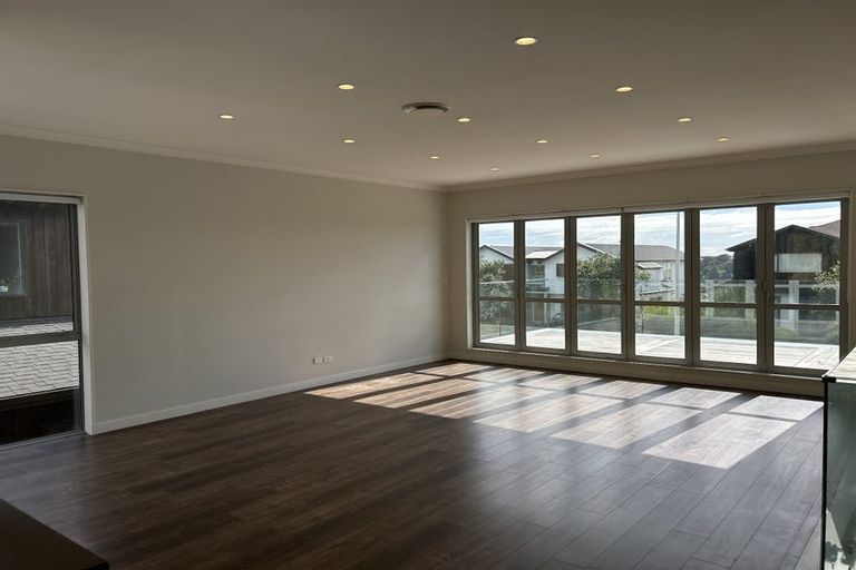 Photo of property in 50 Headland Drive, Long Bay, Auckland, 0630